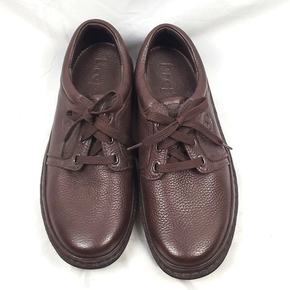 Propet Villager Oxford Walking Shoe in Brown Pebbled Leather - Picture 2 of 8